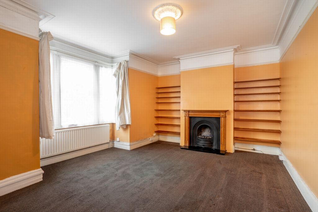 Property photo 3 of 19 Sitting Room