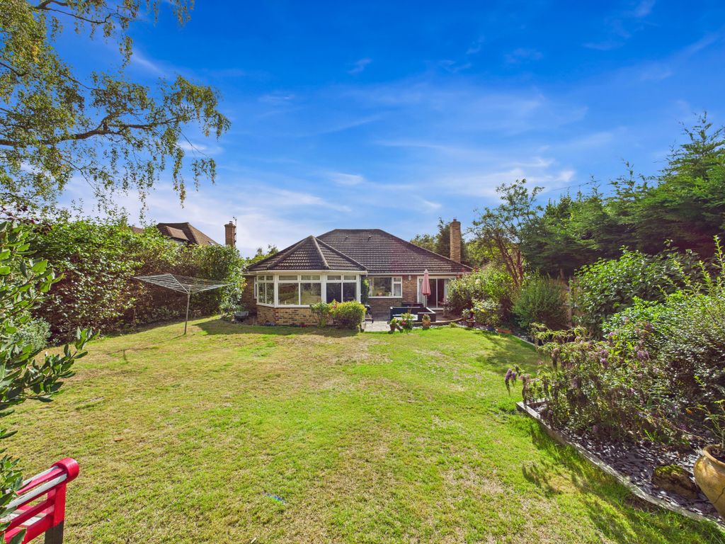Property photo 2 of 17 Cam01354G0-Pr0589-Still012
