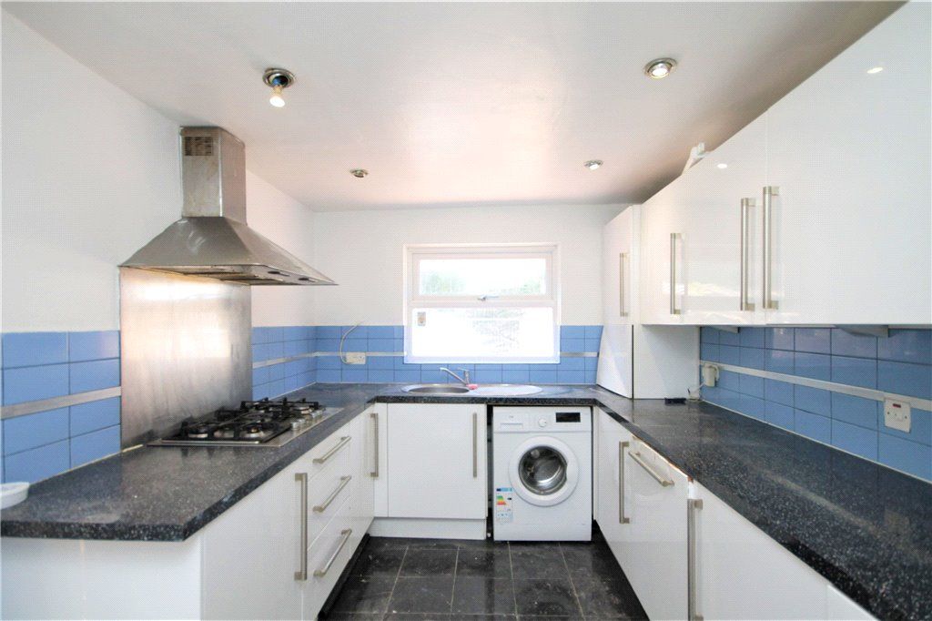 Property photo 2 of 10 Kitchen