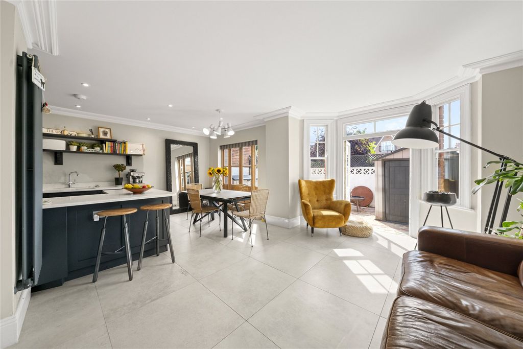 Property photo 1 of 11 Kitchen/Breakfast Ro