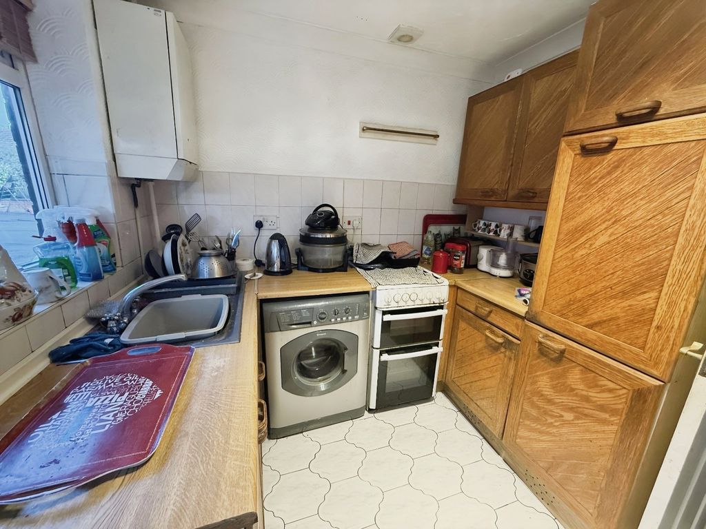 Property photo 2 of 10 Kitchen