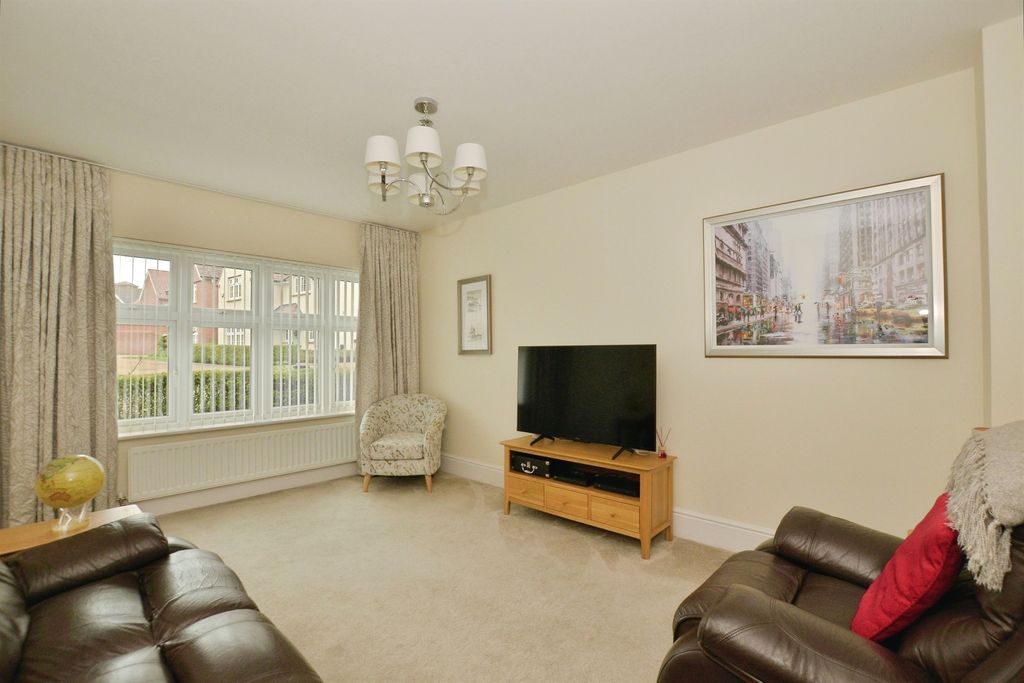 Property photo 2 of 21