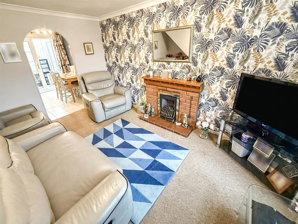 Property photo 2 of 13 Lounge
