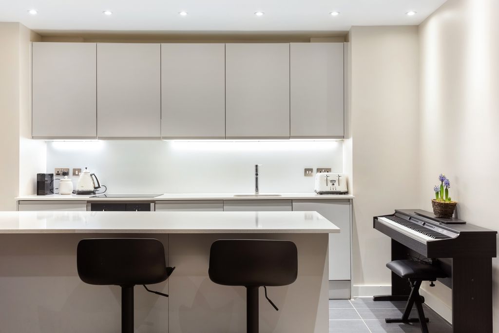 Property photo 3 of 15 Kitchen - Hulme Street - Ewemove