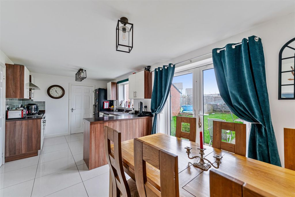 Property photo 3 of 20 Kitchen/Diner