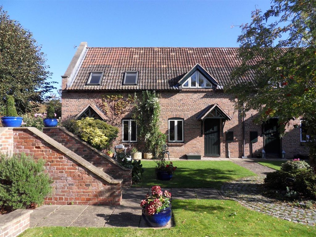 Property photo 1 of 14 .