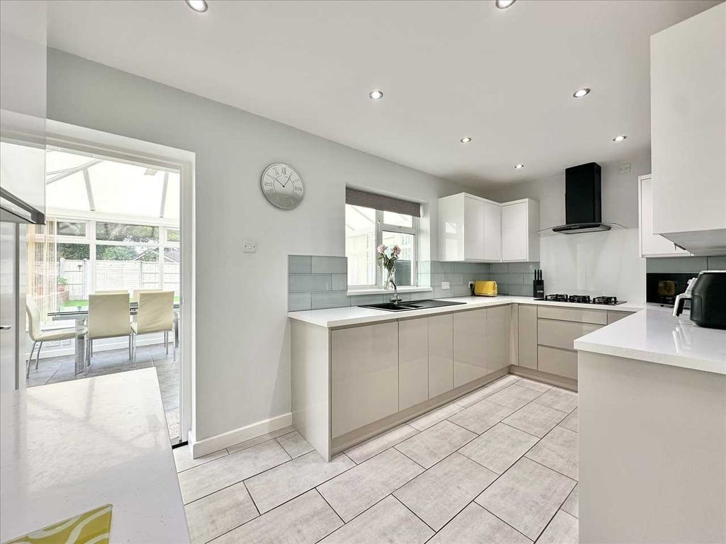Property photo 2 of 29 Kitchen