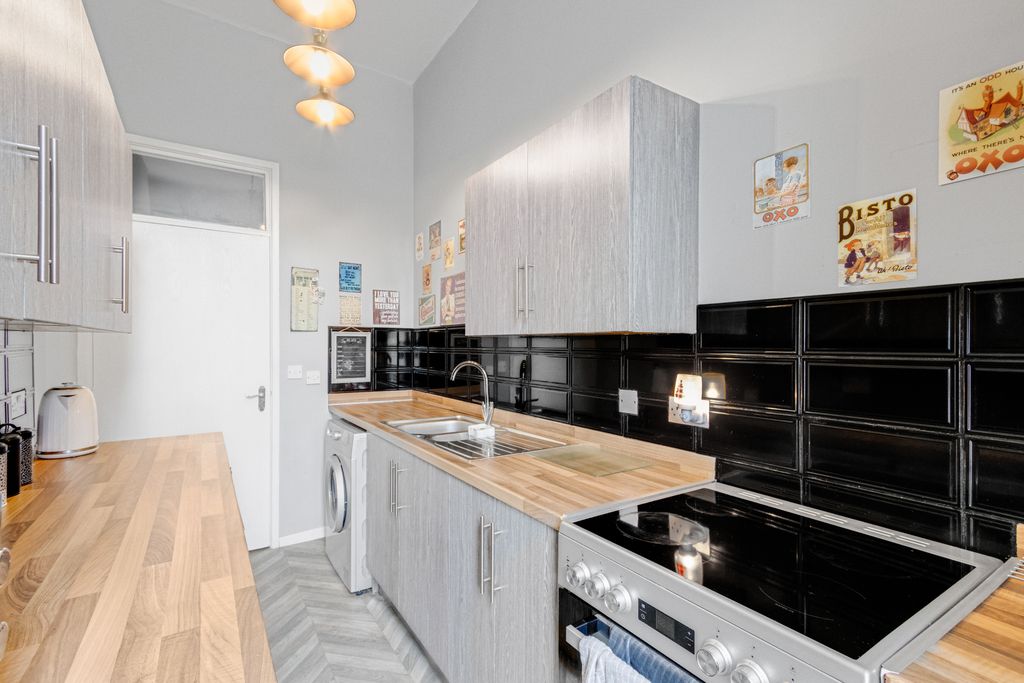 Property photo 3 of 13 Kitchen