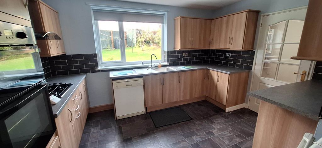 Property photo 2 of 11 Min