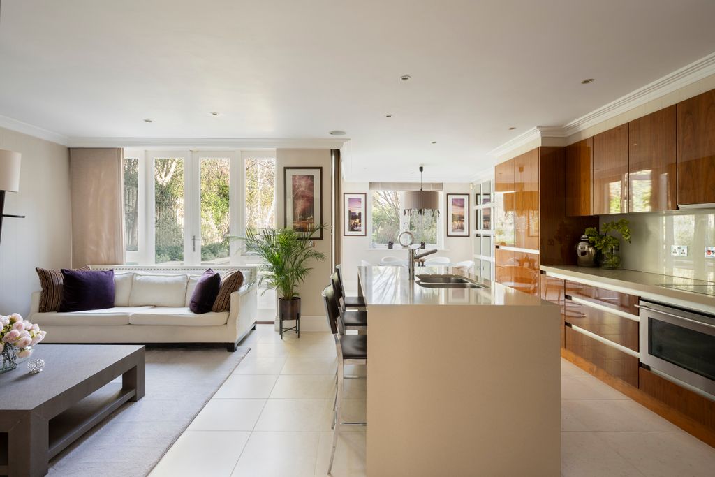 Property photo 3 of 40 Photo 2