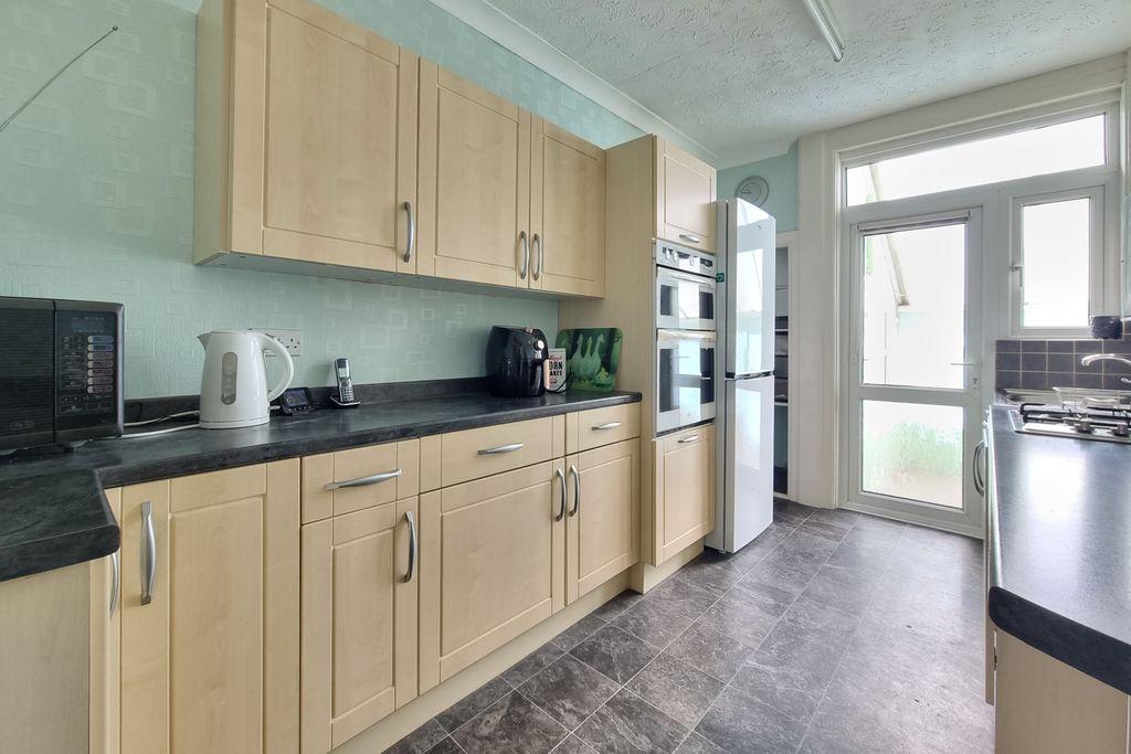 Property photo 3 of 17 20260318_104542