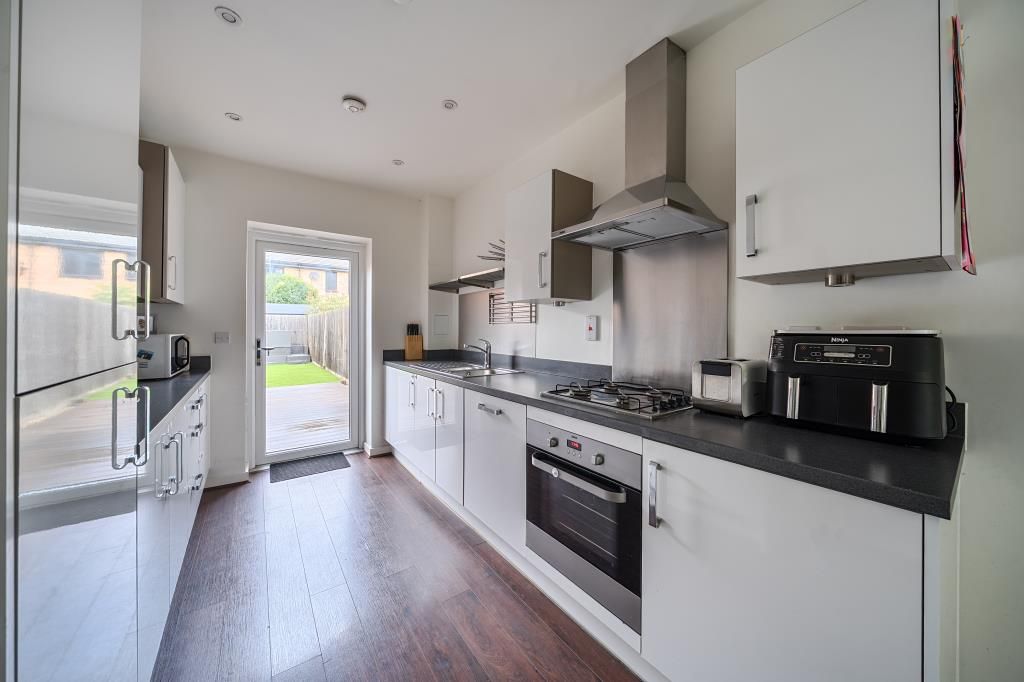 Property photo 3 of 20 Kitchen