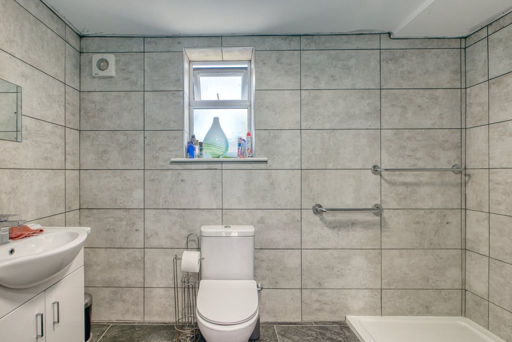 Additional image 27 of 5 bed detached bungalow for saleHempstead Lane, Hailsham BN27