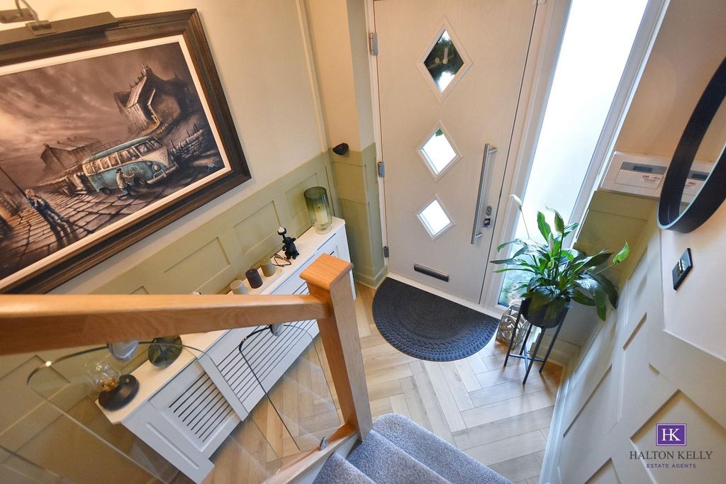 Property photo 3 of 43 Entrance Hallway