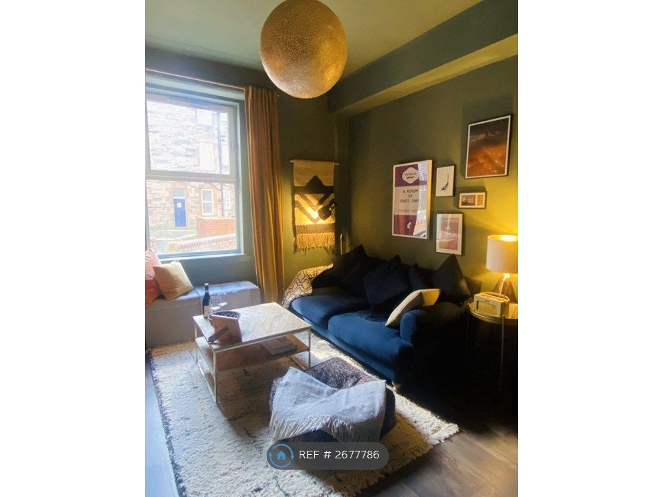 Property photo 1 of 11 Living Room