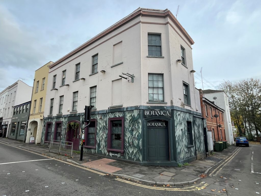 Property photo 1 of 2