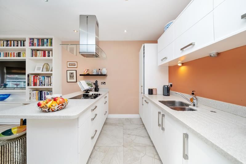 Property photo 3 of 14 Broomcroft Court 1 W4 Ph3 Lr.Jpg