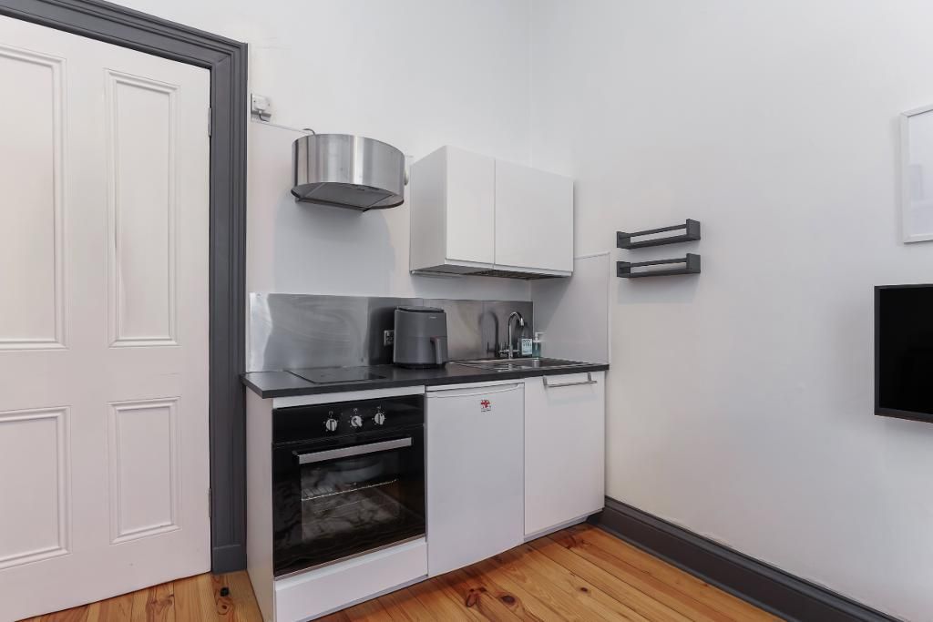 Property photo 3 of 17 Kitchen