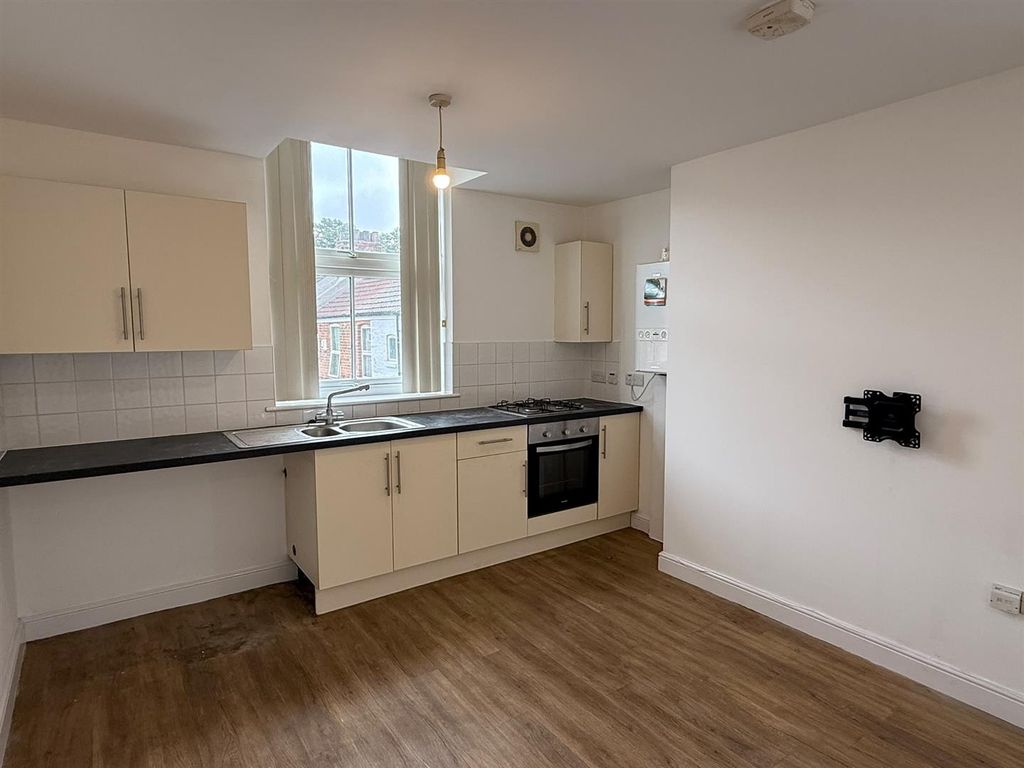 Property photo 2 of 8 Kitchen