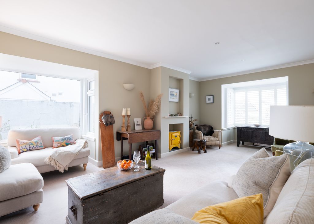 Property photo 2 of 22 6797B9798B888_Hughenden-13