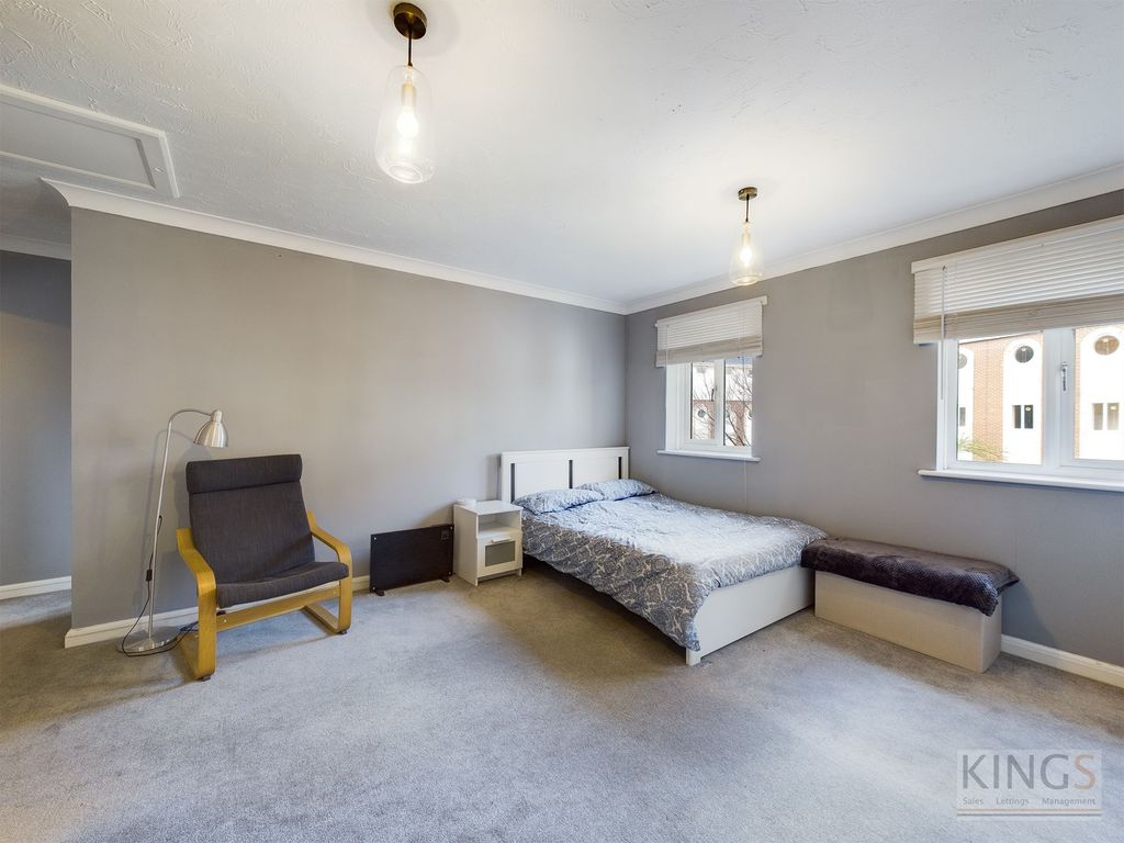 Property photo 3 of 6 Studio