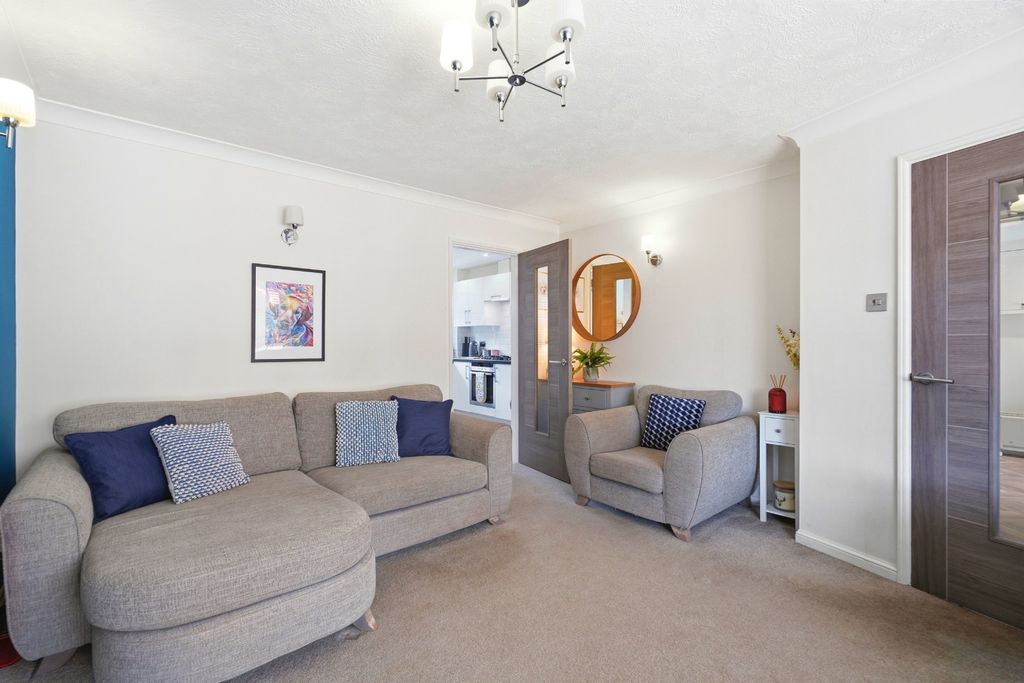 Property photo 3 of 18 4384993