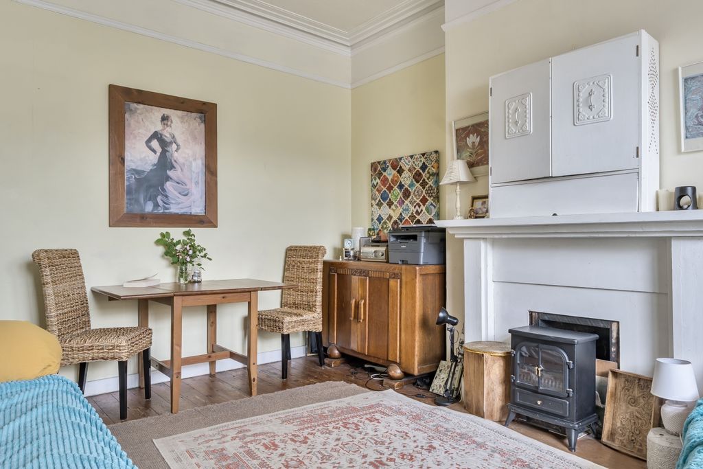 Property photo 2 of 22 Lounge