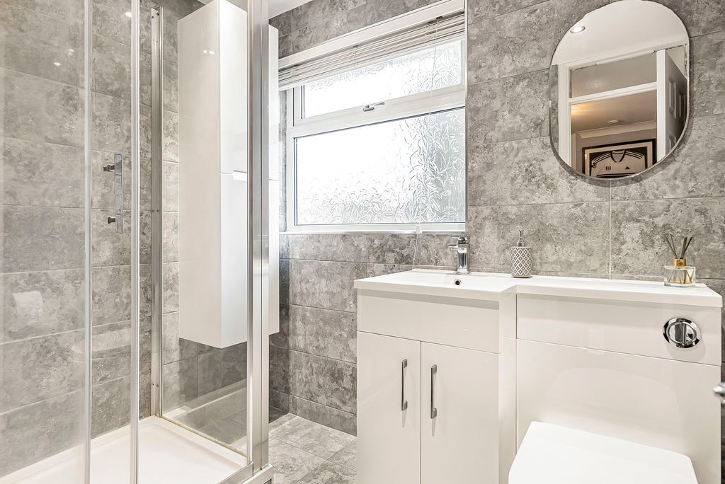 Property photo 3 of 31 Shower Room