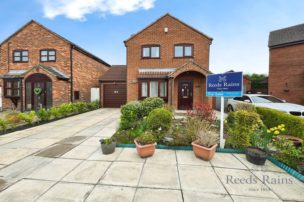 Property photo 1 of 17 Front