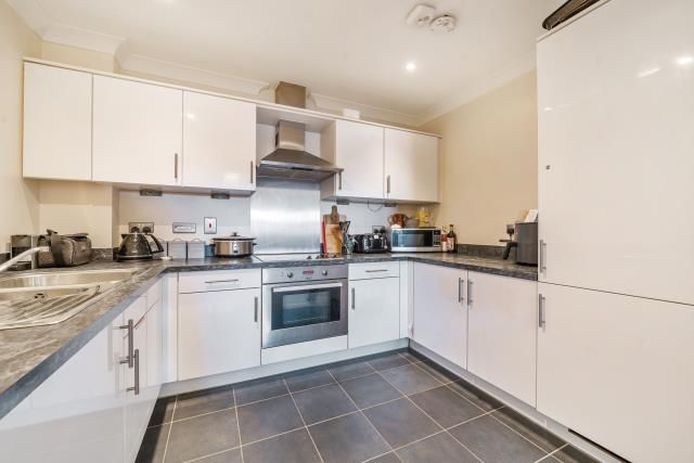Property photo 3 of 10 Kitchen