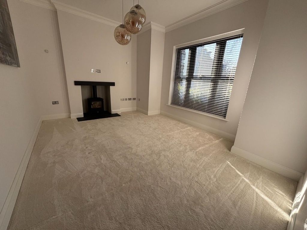 Property photo 3 of 31