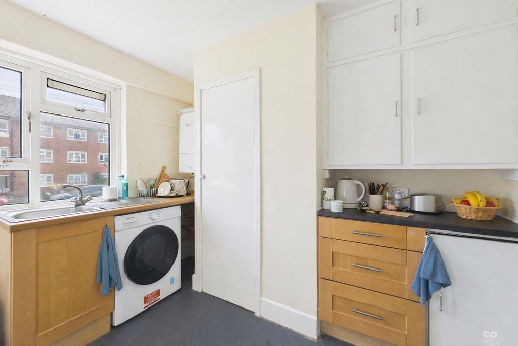 Property photo 2 of 9 Photo 4