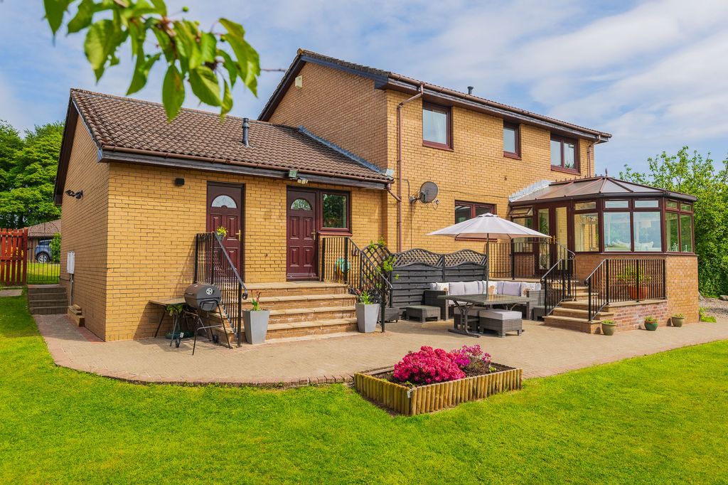 Property photo 1 of 53 Rear Garden