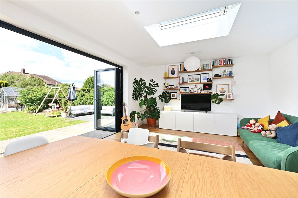 Property photo 2 of 18 Picture No. 16