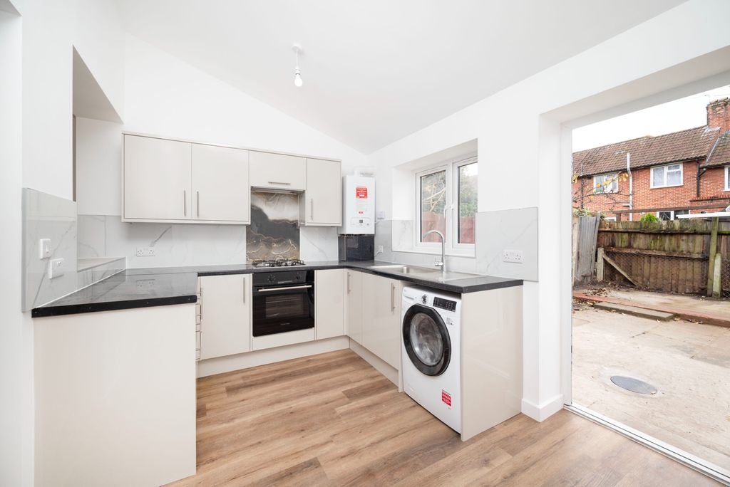 Property photo 2 of 16 Photo 5