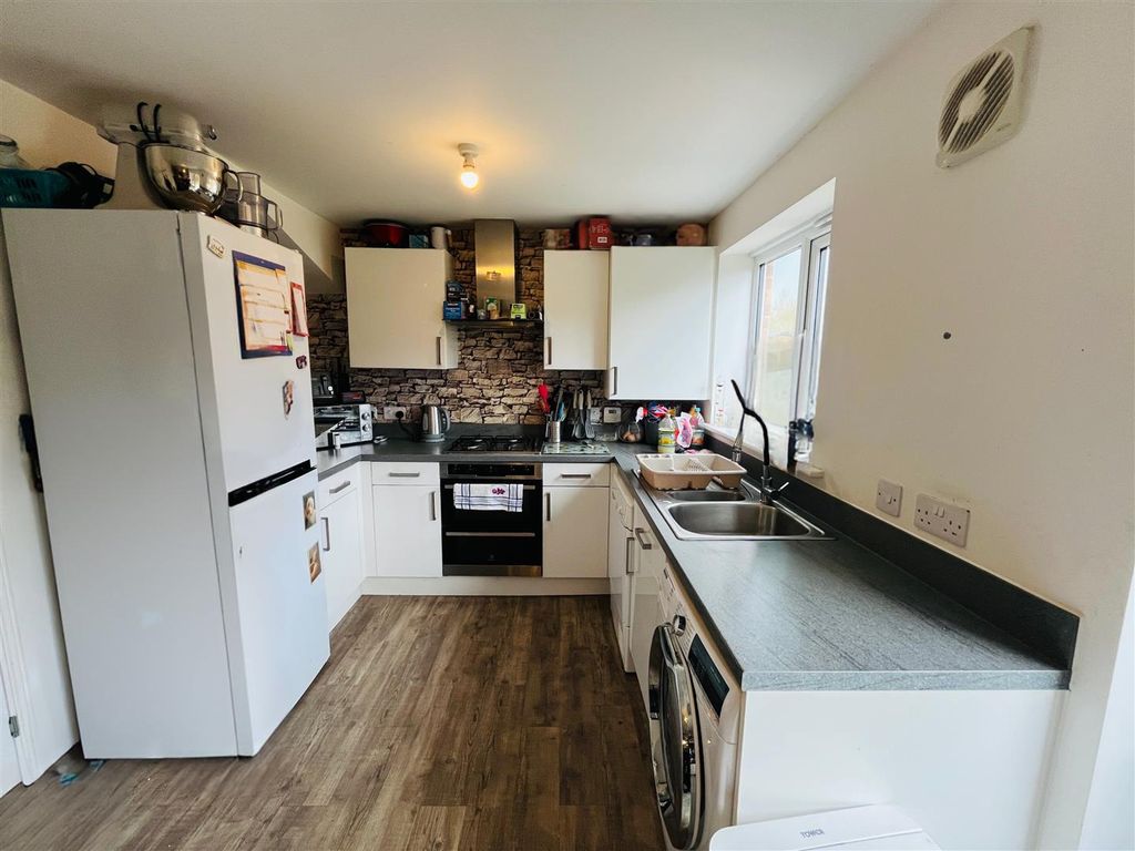 Property photo 3 of 13 Kitchen ..Jpg