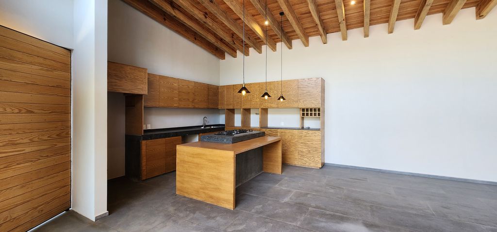 Property photo 2 of 43