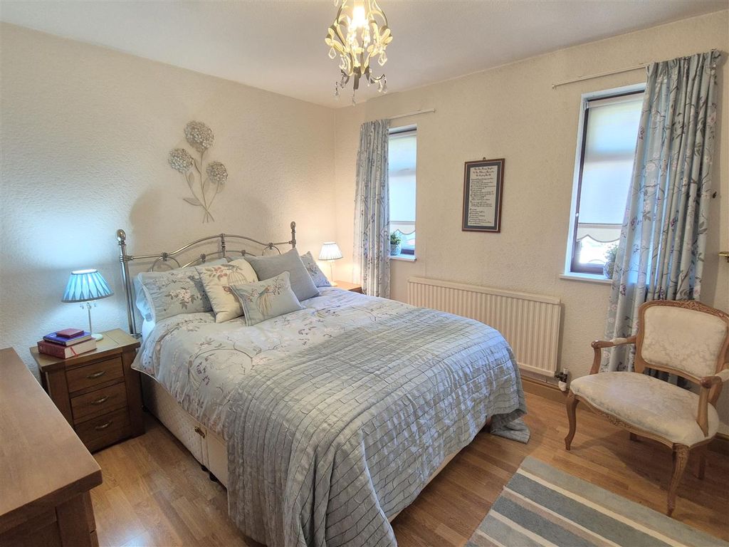 Property photo 2 of 17 Bedroom One