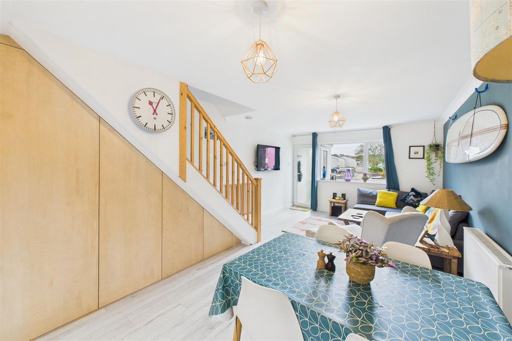 Property photo 3 of 28 Lounge/Diner