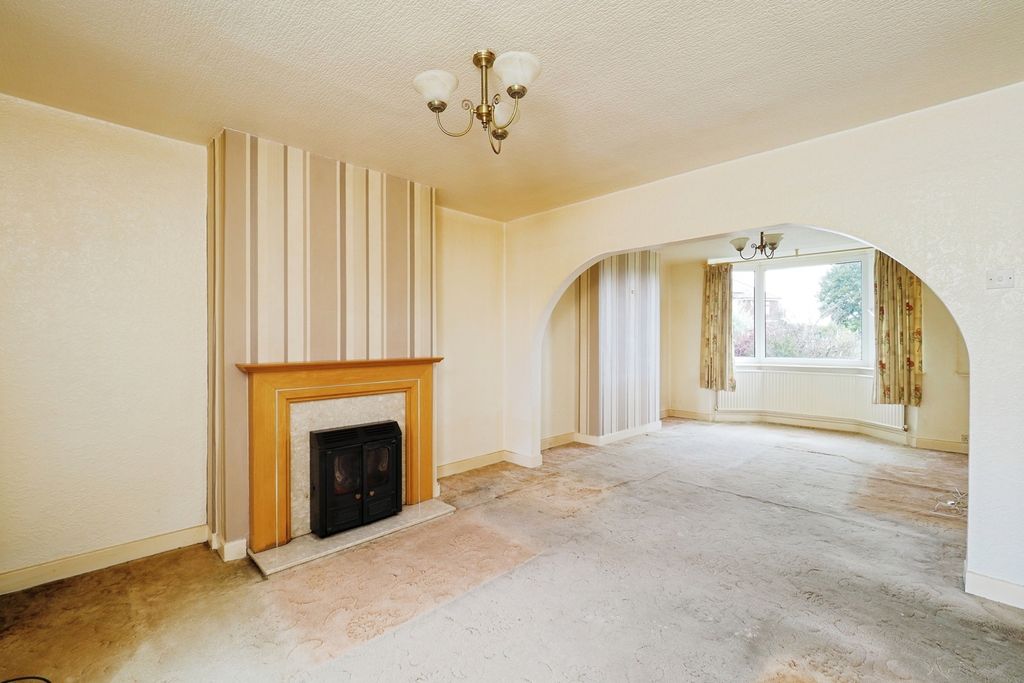 Property photo 2 of 17 Photo