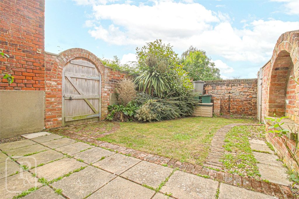 Property photo 1 of 10 Gardden