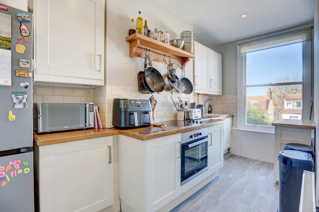 Property photo 3 of 15 Kitchen