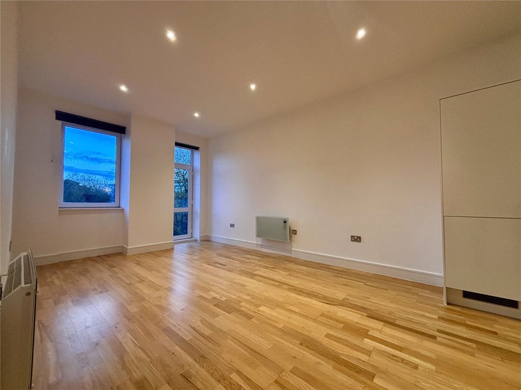 Property photo 3 of 15 Picture No. 24