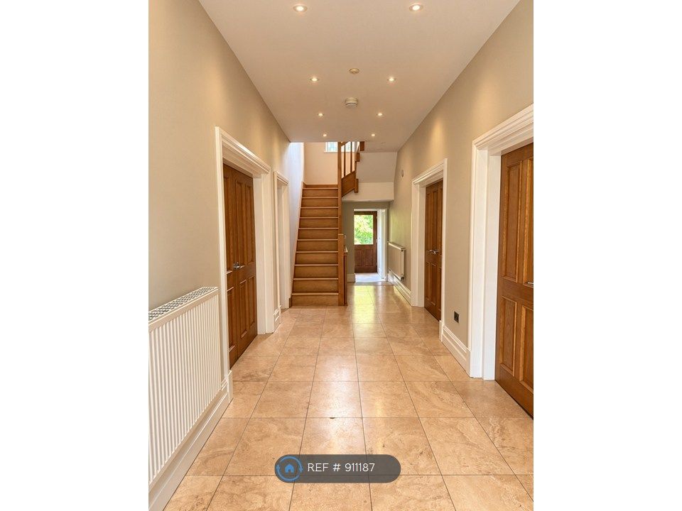 Property photo 2 of 19 Hallway
