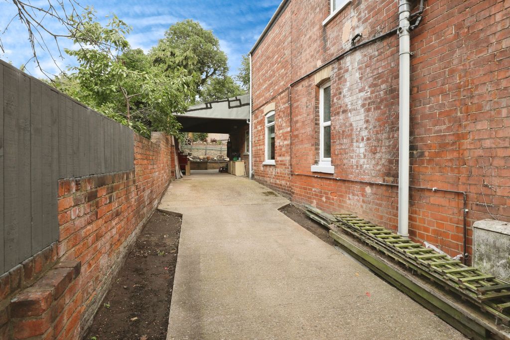 Additional image 13 of 5 bed semi-detached house for saleNortholme, Gainsborough DN21