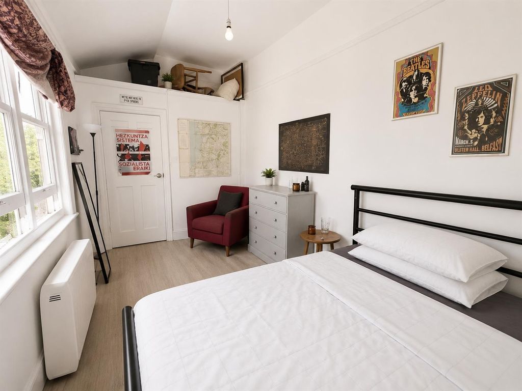 Property photo 2 of 8 Bed 1 Pic 2Old- F2 7A Duke Street - Aug 26.Jpg