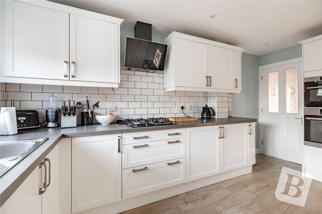 Property photo 3 of 26 Kitchen