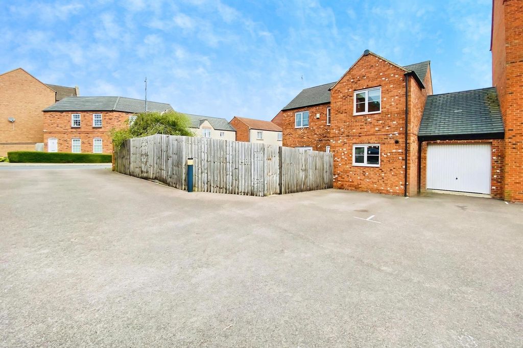 Property photo 2 of 25