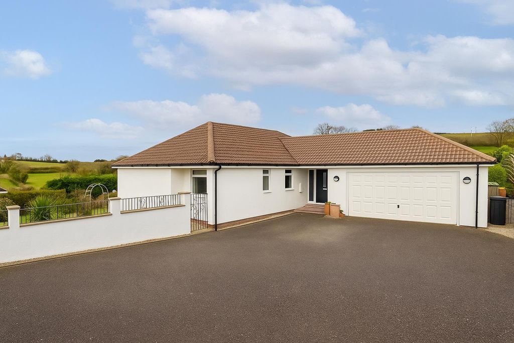 Property photo 1 of 34 Front.Png