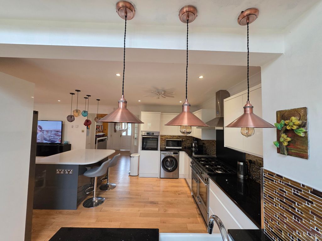 Property photo 3 of 25